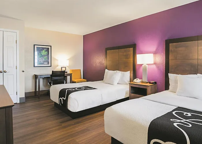 Wingate By Wyndham Galveston Beachfront At The Seawall