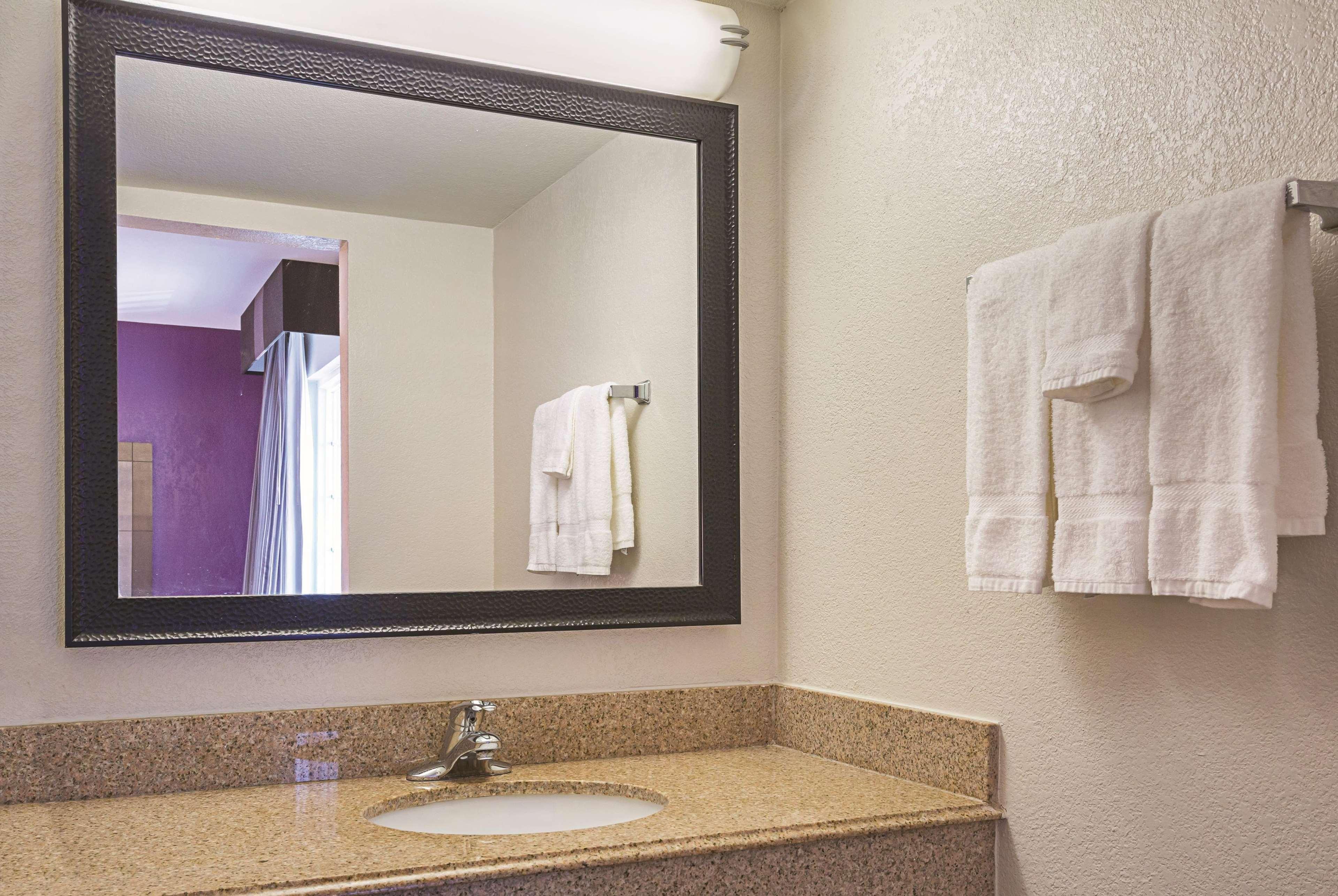 Wingate By Wyndham Beachfront At The Seawall Hotel