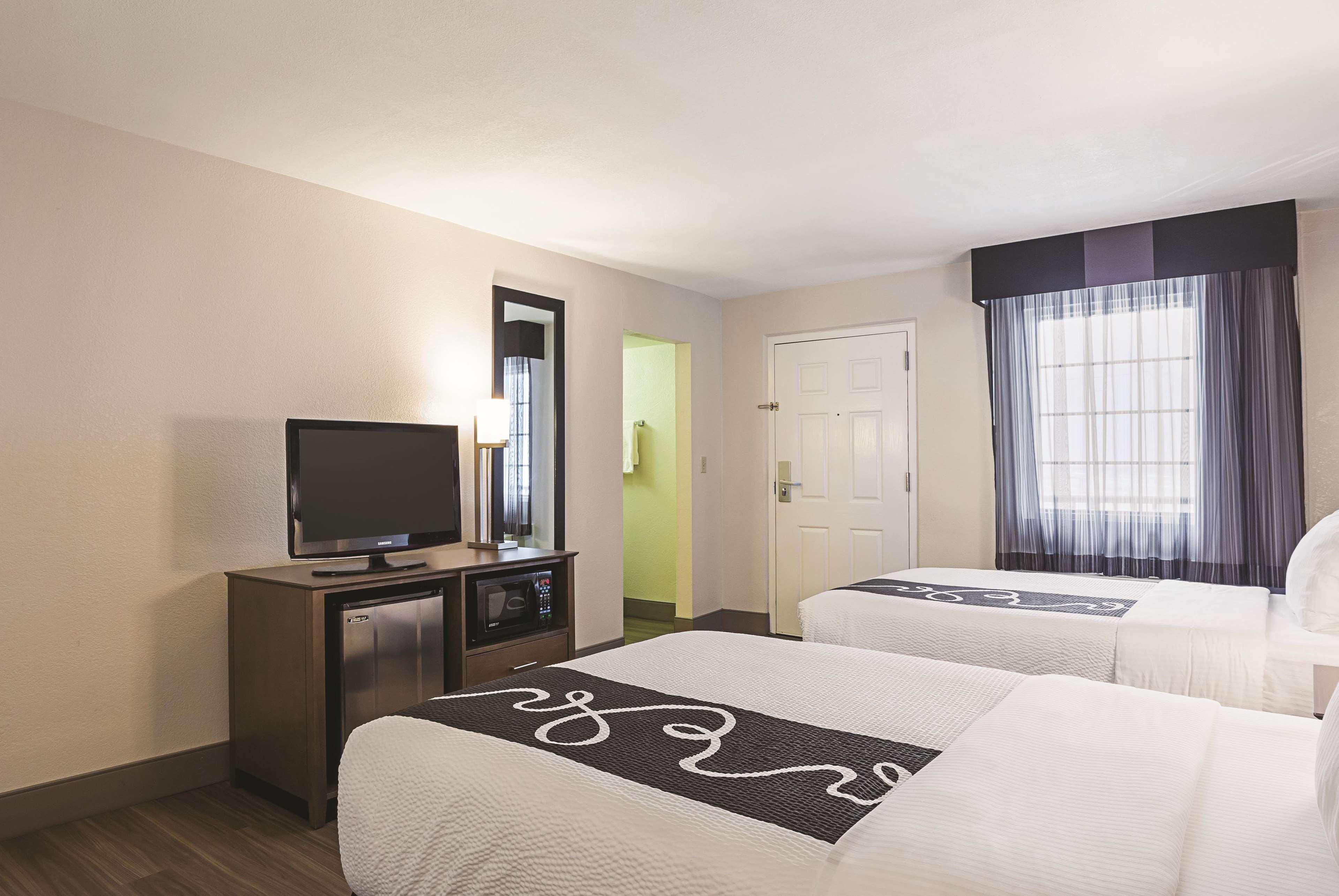 Wingate By Wyndham Beachfront At The Seawall 3*