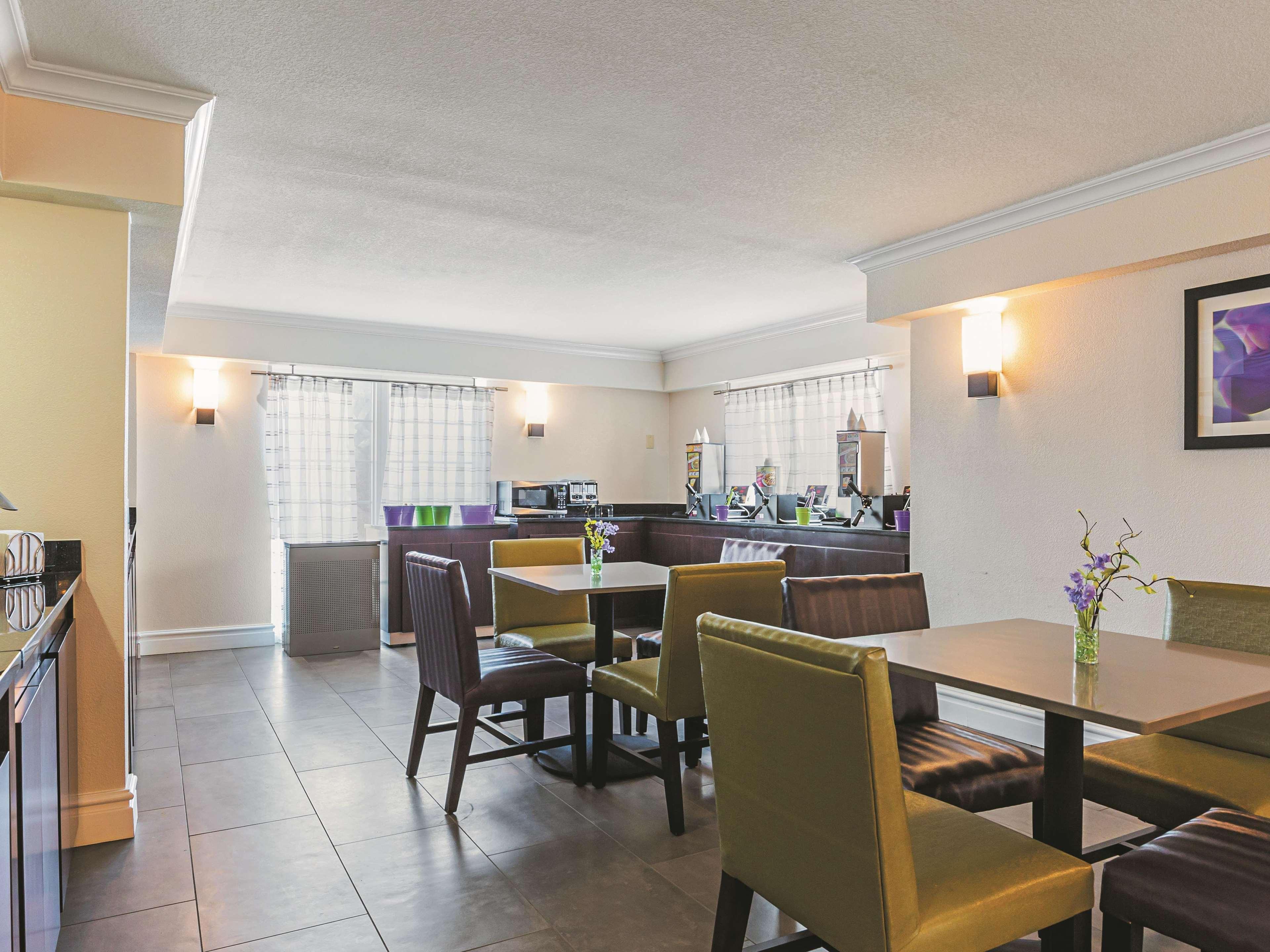 Wingate By Wyndham Beachfront At The Seawall Hotel