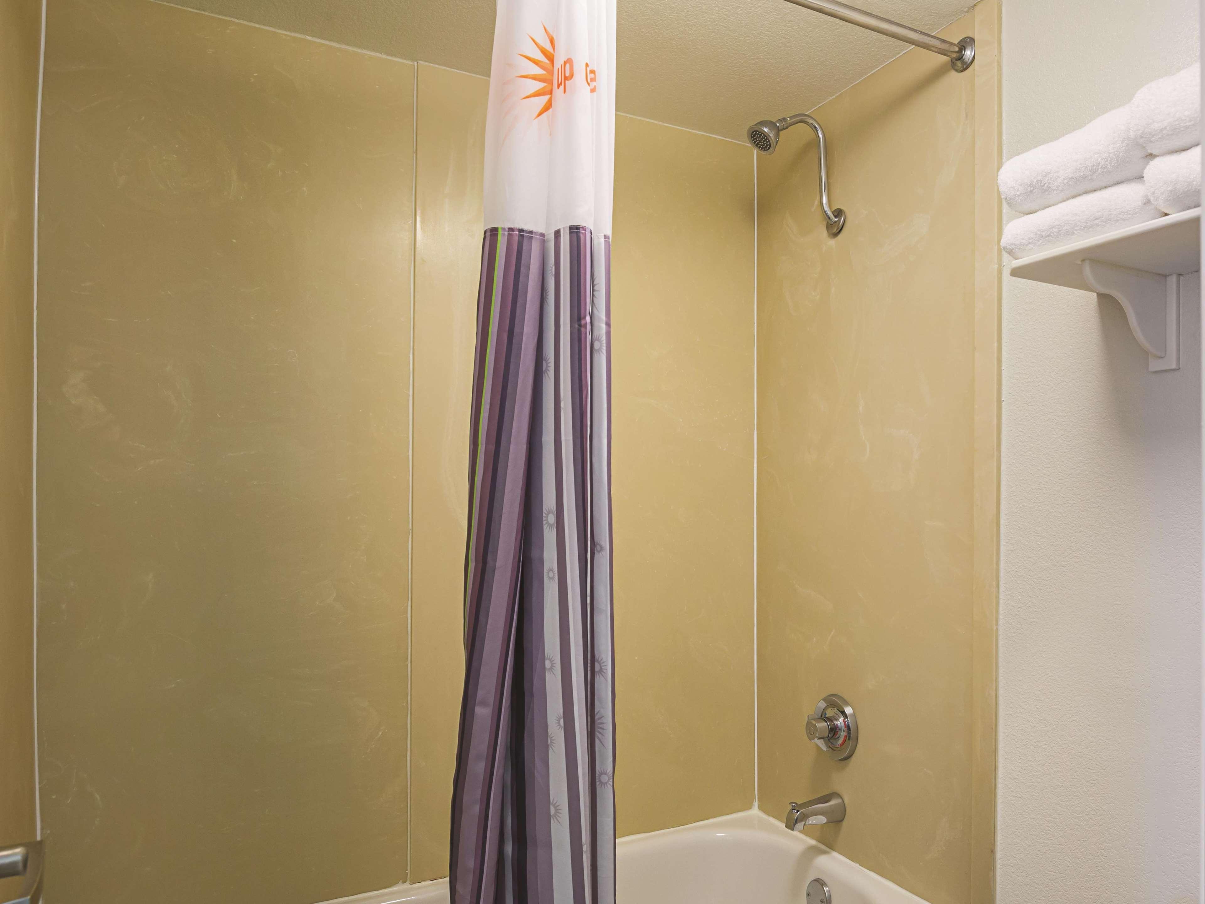 Hotel Wingate By Wyndham Beachfront At The Seawall 3*