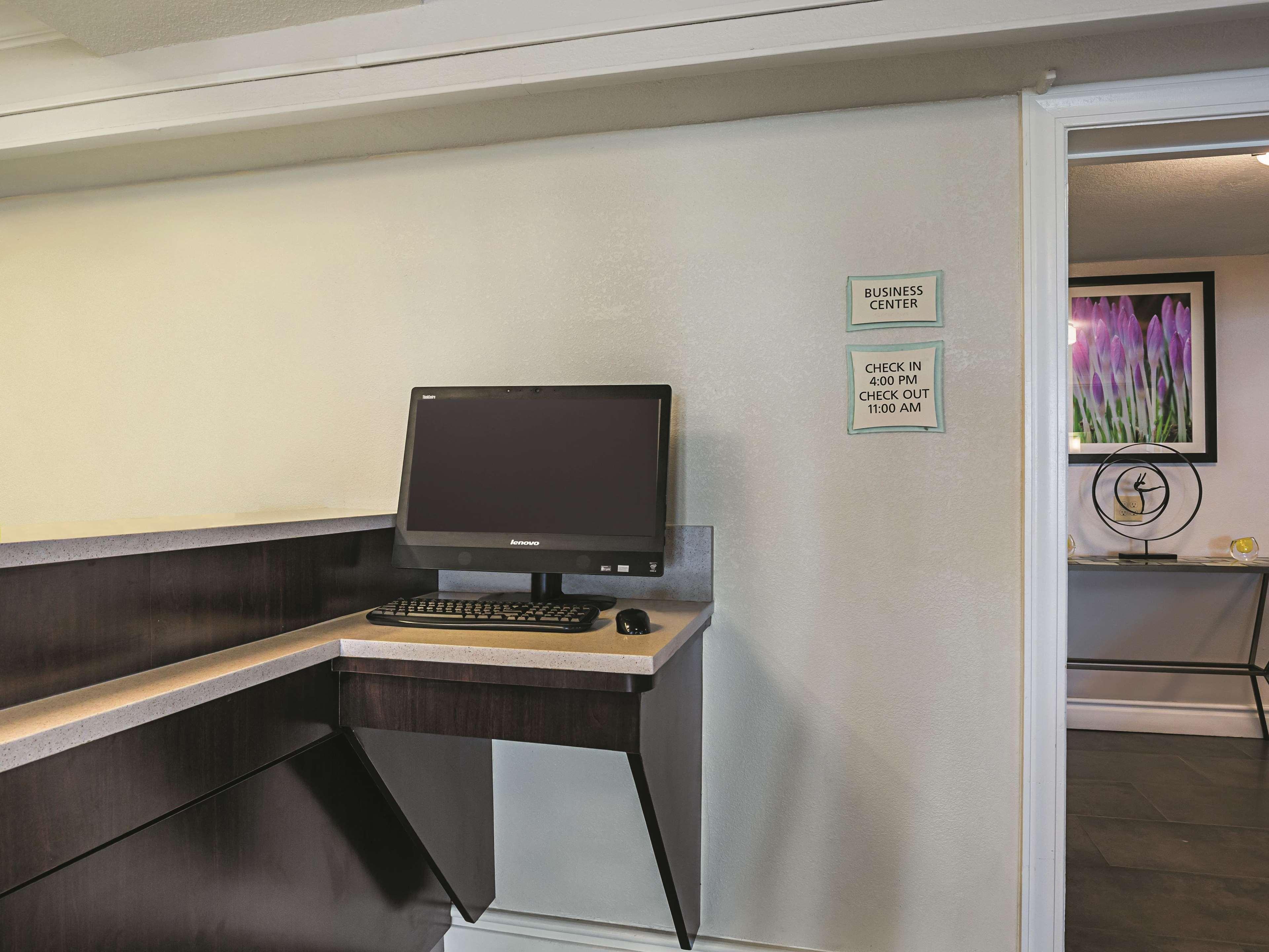 Wingate By Wyndham Beachfront At The Seawall Hotel 3*
