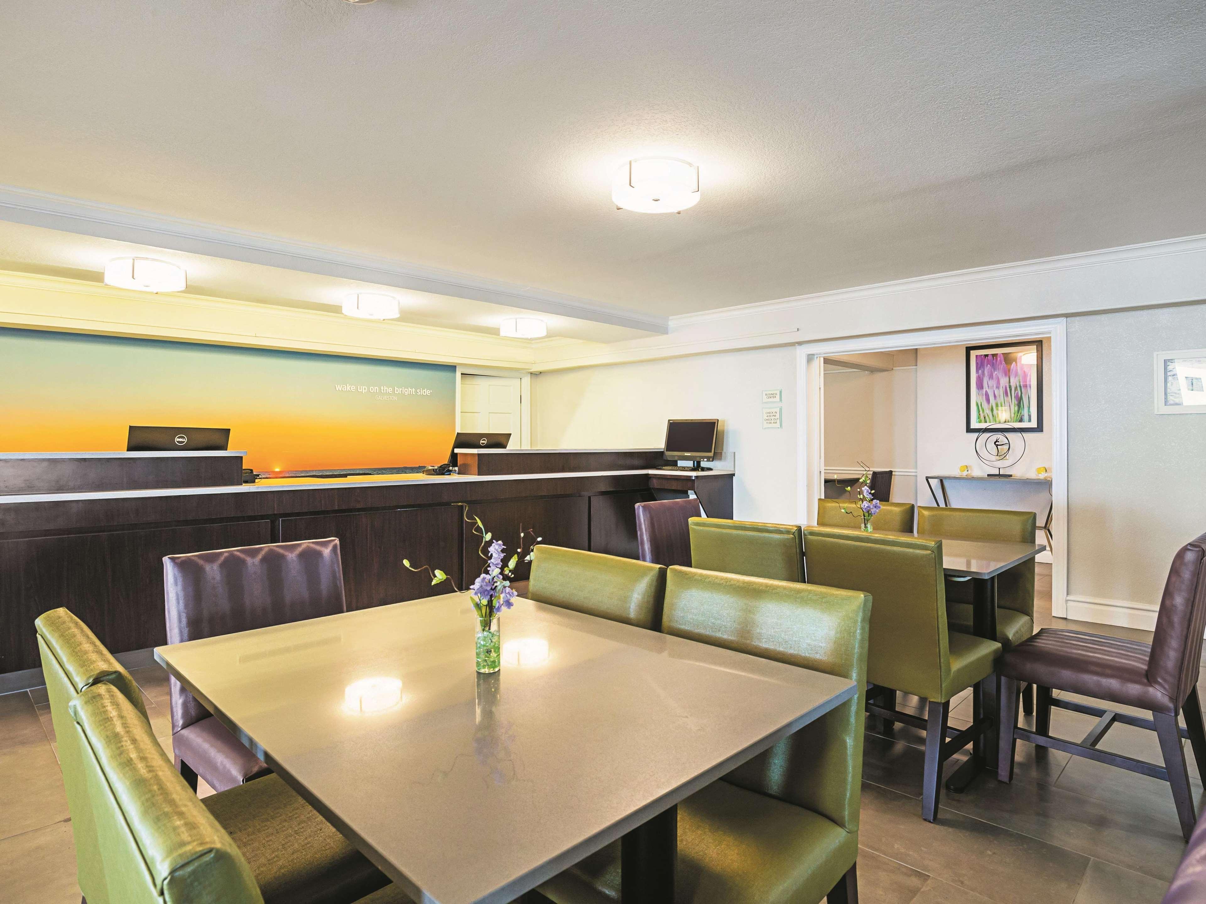 Hotel Wingate By Wyndham Beachfront At The Seawall 3*