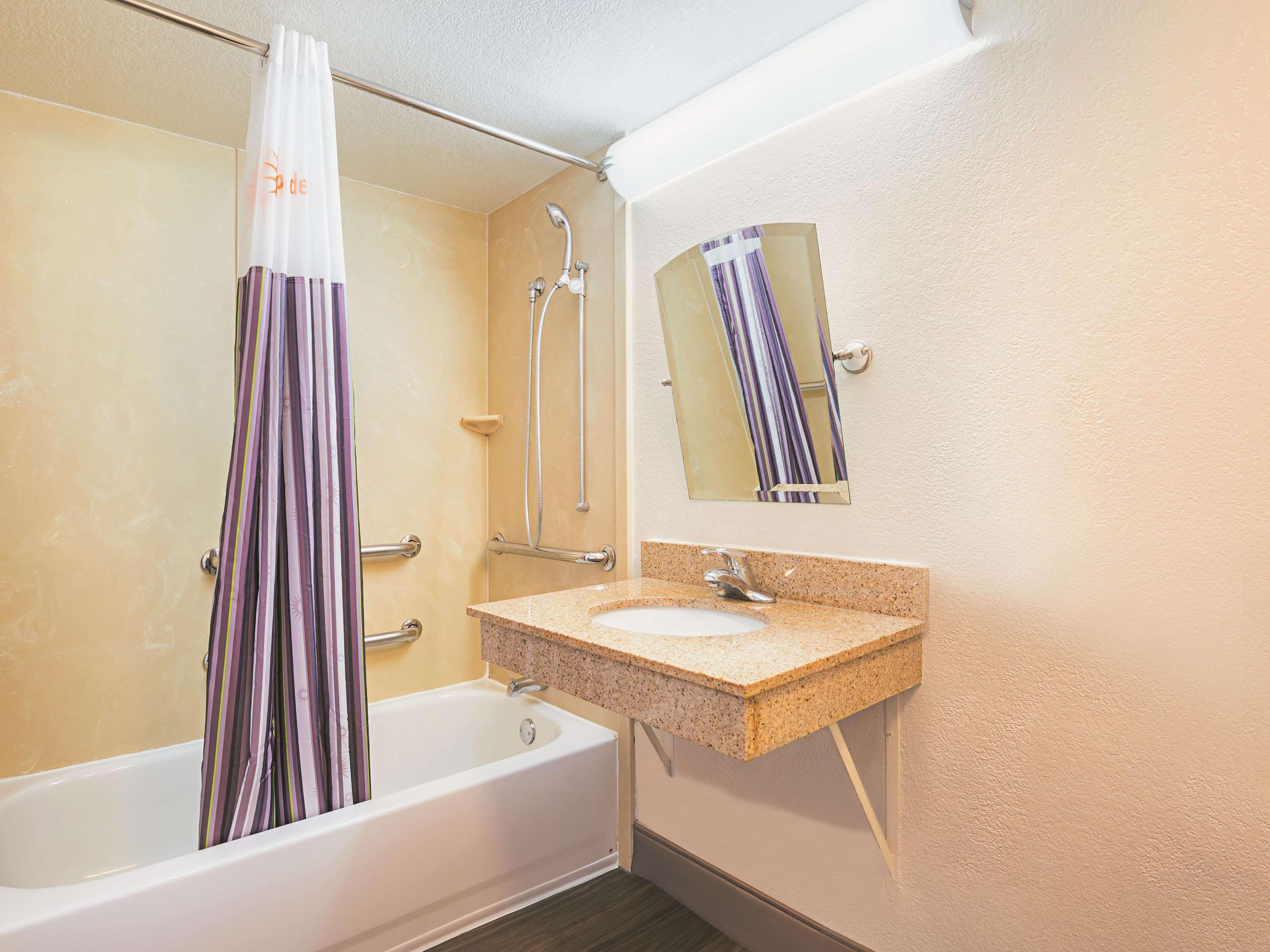 Wingate By Wyndham Beachfront At The Seawall Hotel 3*