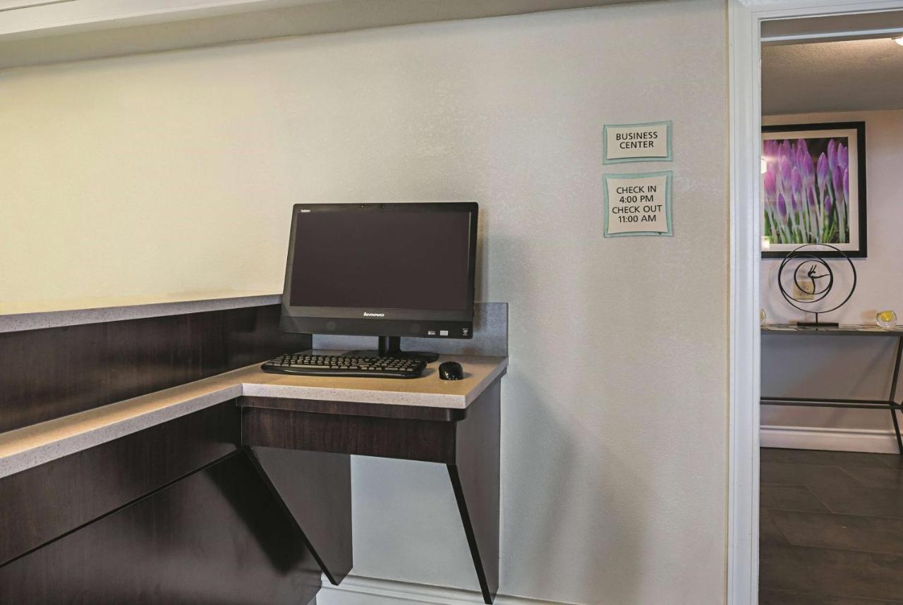 Hotel Wingate By Wyndham Beachfront At The Seawall 3*