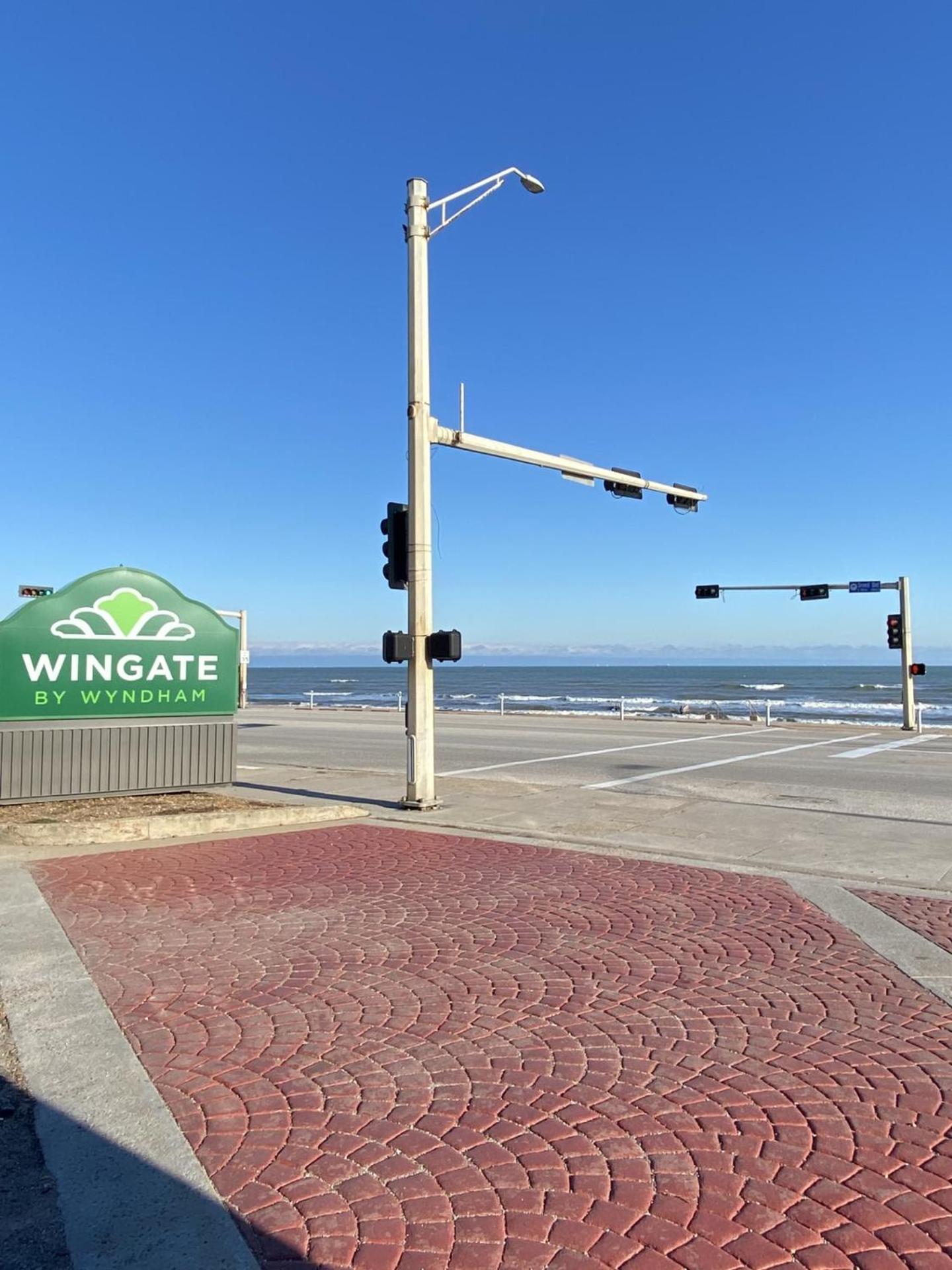 Wingate By Wyndham Beachfront At The Seawall Galveston