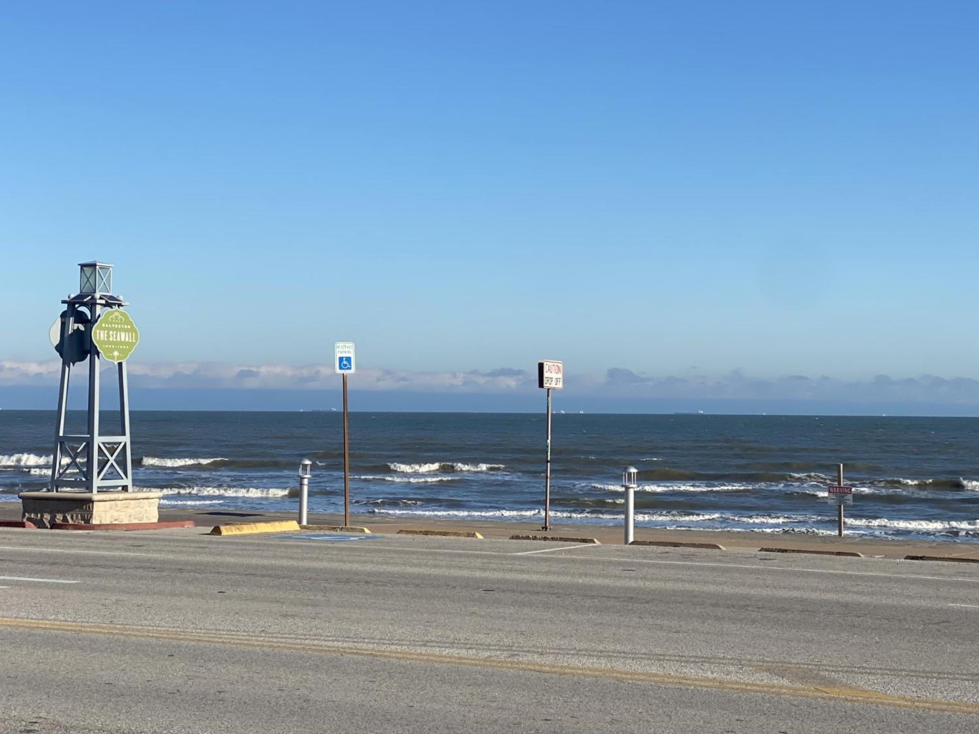 Wingate By Wyndham Beachfront At The Seawall 3*