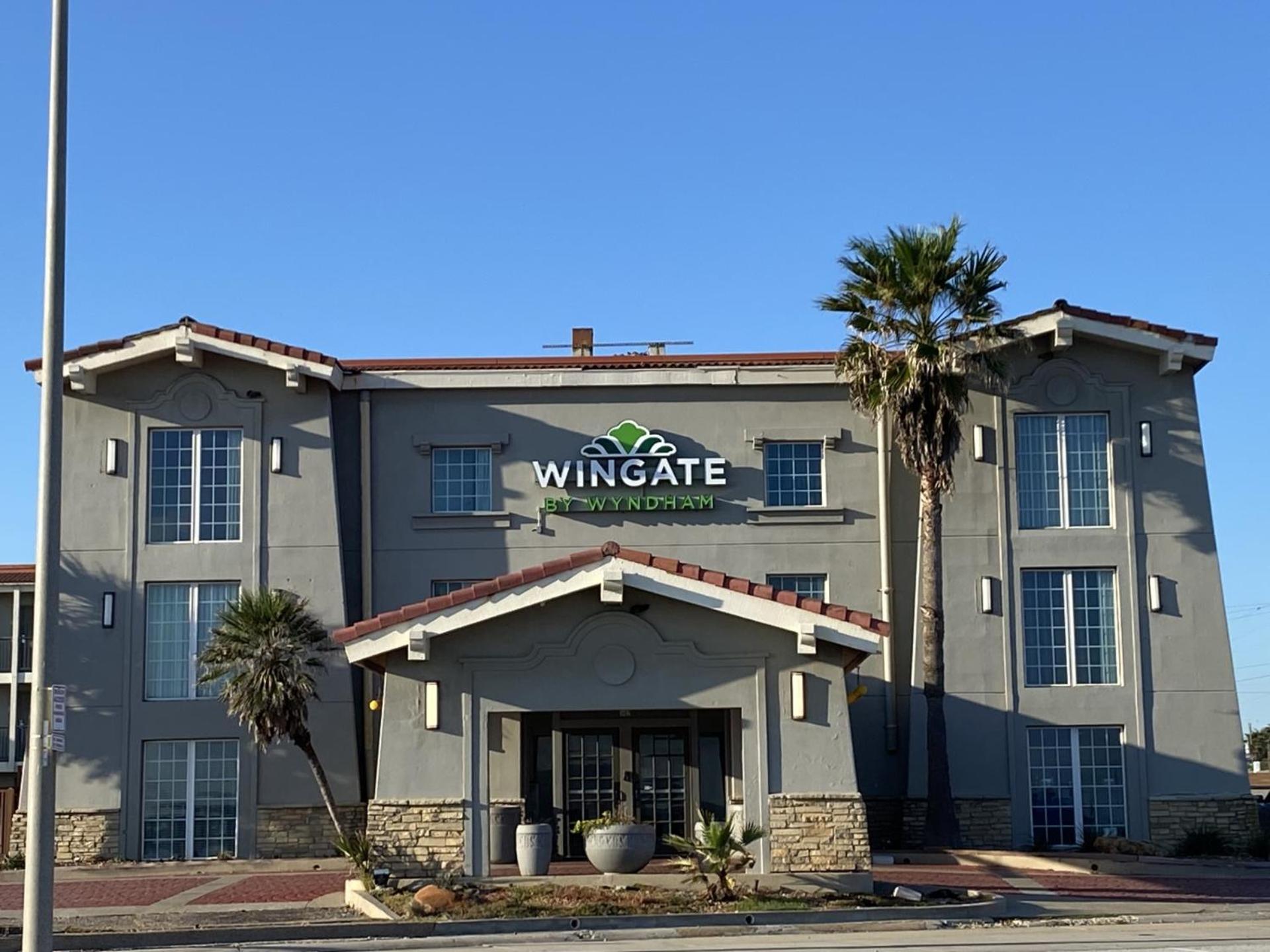 Wingate By Wyndham Beachfront At The Seawall 3*