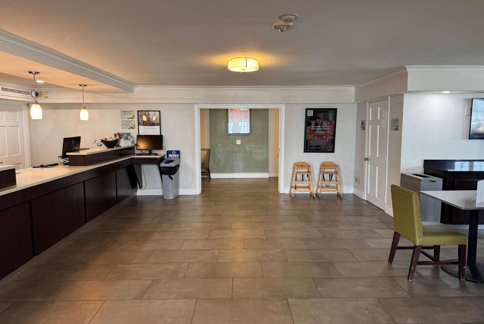 Wingate By Wyndham Beachfront At The Seawall