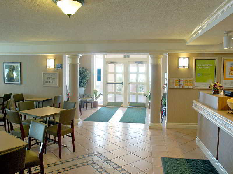 Wingate By Wyndham Beachfront At The Seawall Hotel