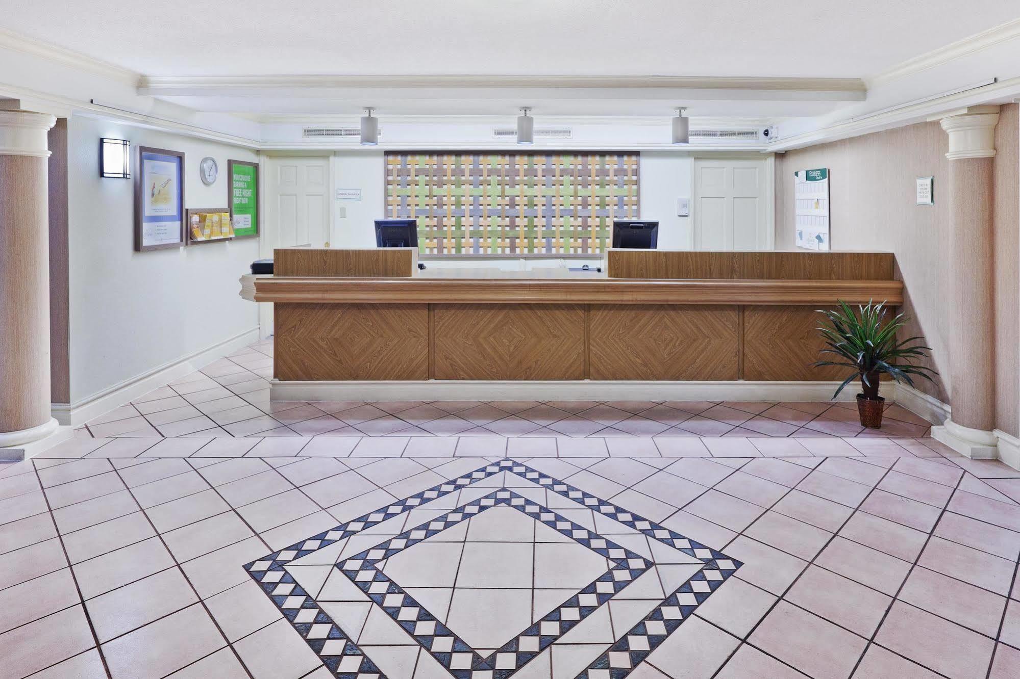 Wingate By Wyndham Beachfront At The Seawall Hotel 3*
