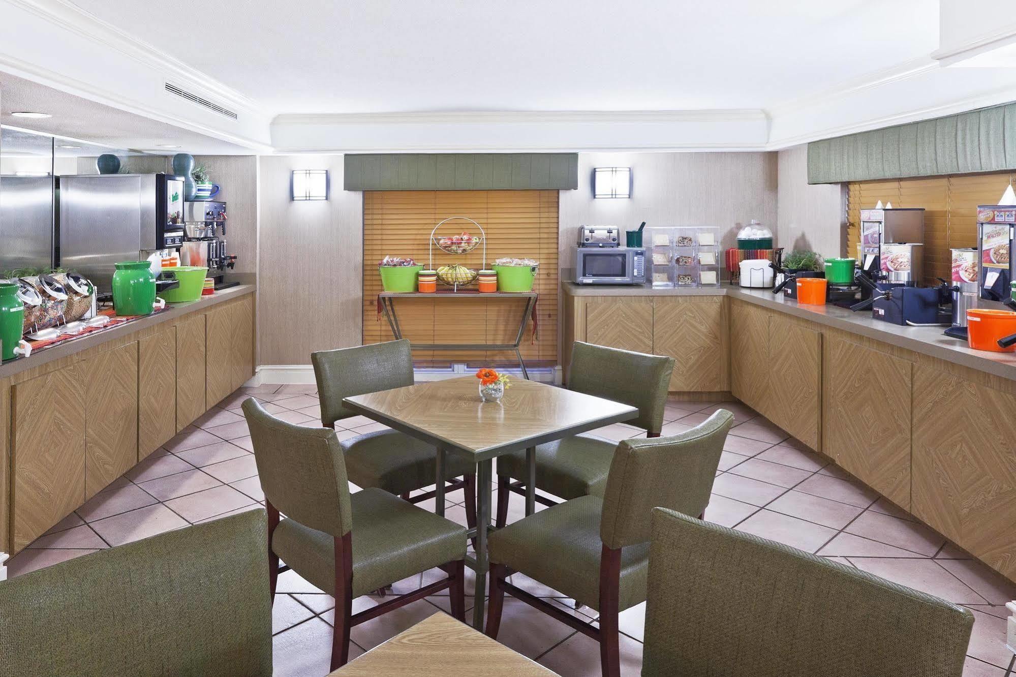 Wingate By Wyndham Beachfront At The Seawall Hotel Galveston