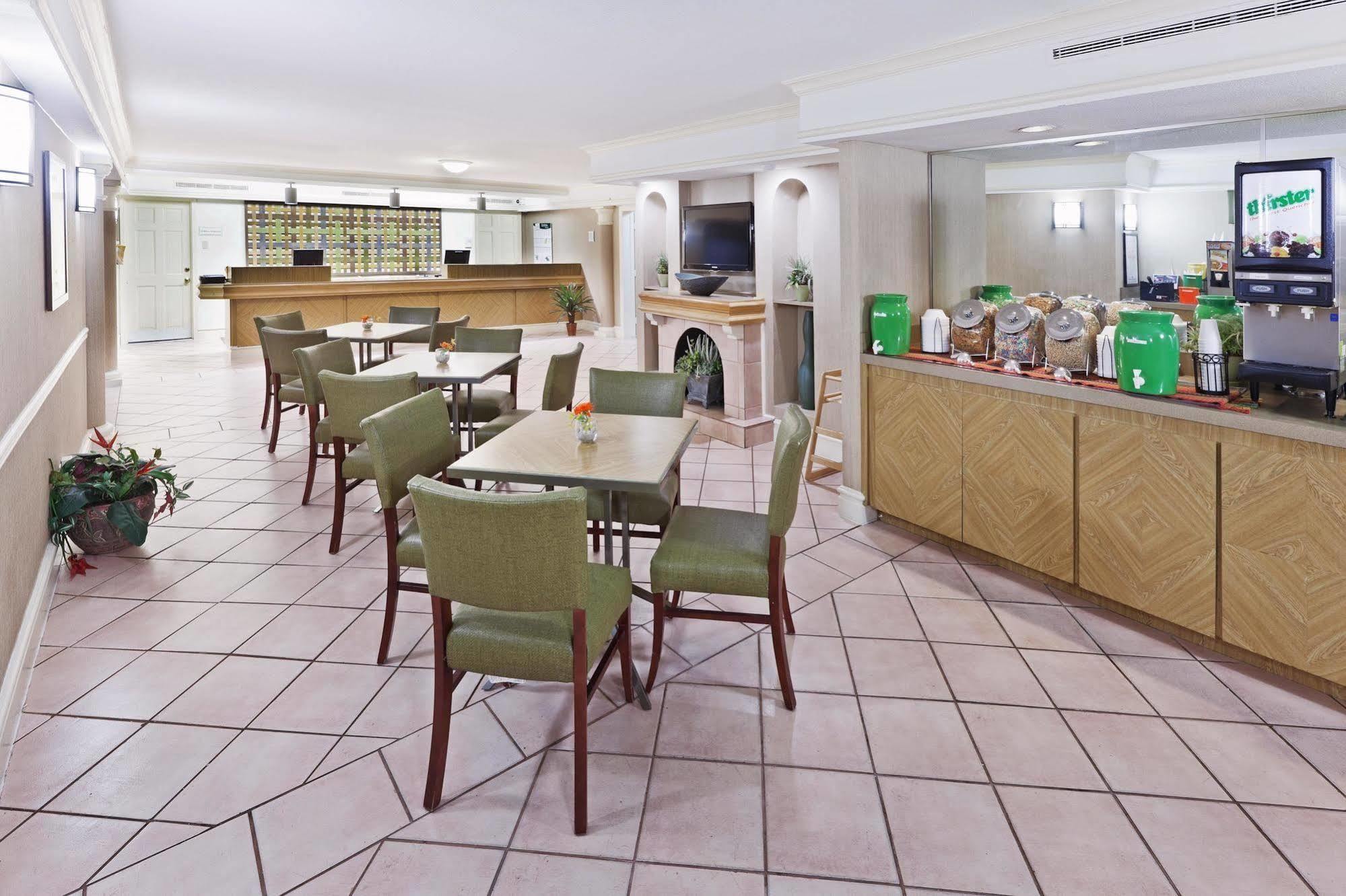 Wingate By Wyndham Beachfront At The Seawall Hotel Galveston